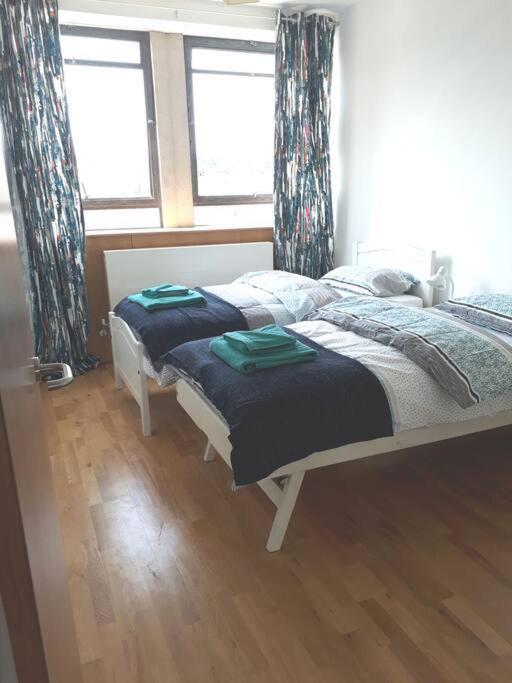 Trendy, Urban Open Plan Apartment Bristol Kültér fotó